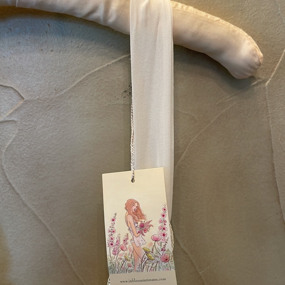In Bloom By Jonquil Size Large - Picture 8 of 13